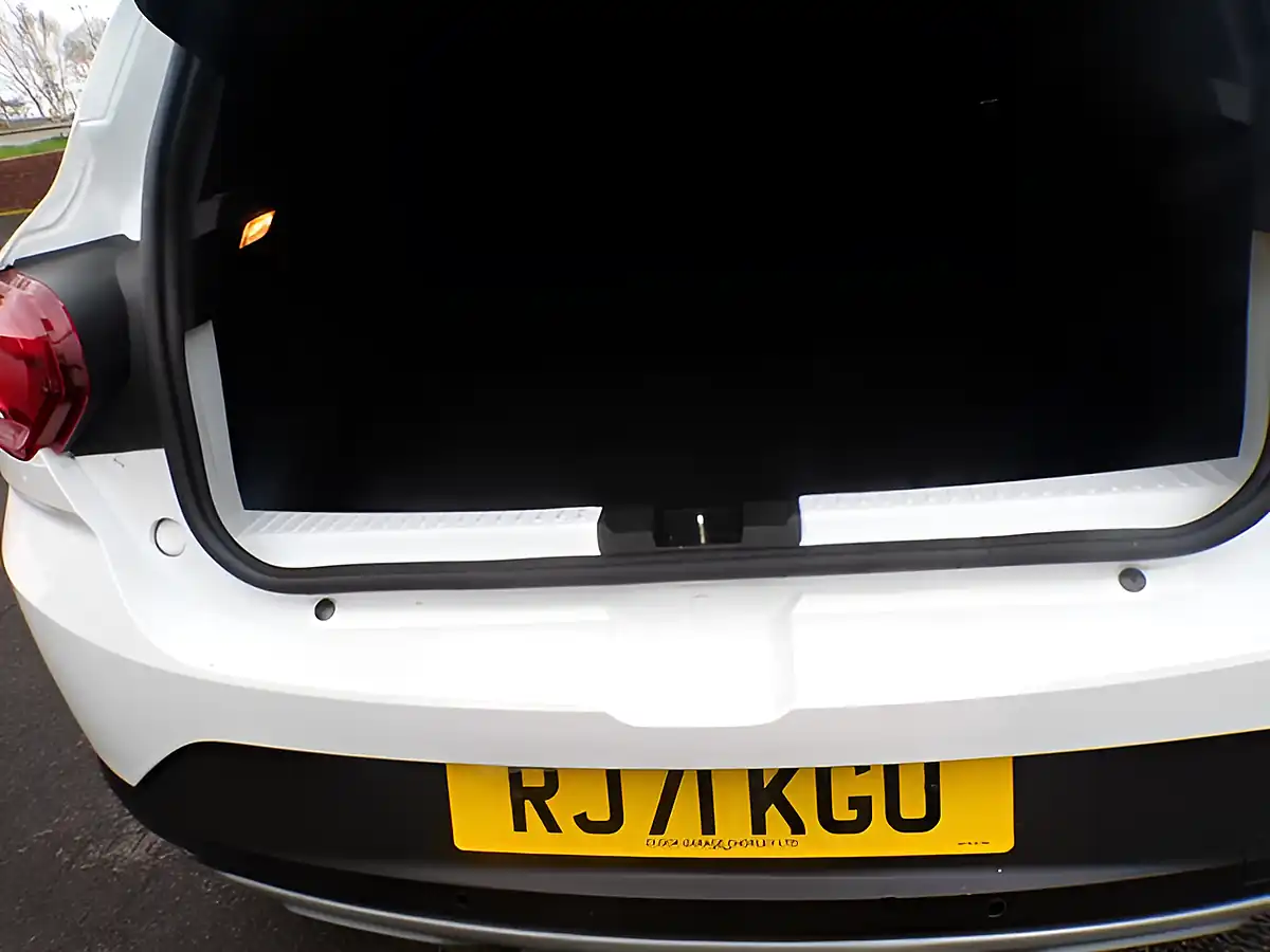 Used 2022 Dacia Sandero Stepway Comfort White - Interior and Exterior details 12