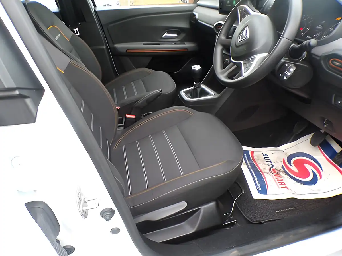 Used 2022 Dacia Sandero Stepway Comfort White - Interior and Exterior details 14