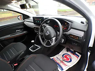 Used 2022 Dacia Sandero Stepway Comfort White - Interior and Exterior details 15