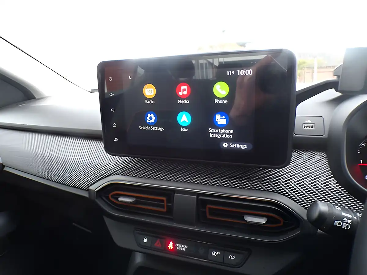 Used 2022 Dacia Sandero Stepway Comfort White - Interior and Exterior details 16