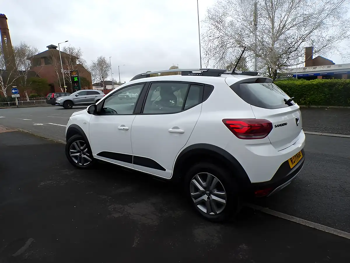 Used 2022 Dacia Sandero Stepway Comfort White - Interior and Exterior details 2