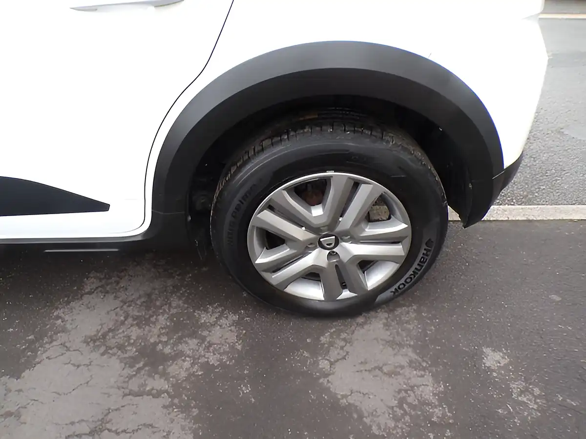 Used 2022 Dacia Sandero Stepway Comfort White - Interior and Exterior details 20