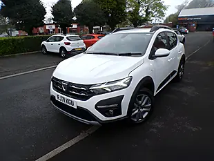 Used 2022 Dacia Sandero Stepway Comfort White - Interior and Exterior details 3