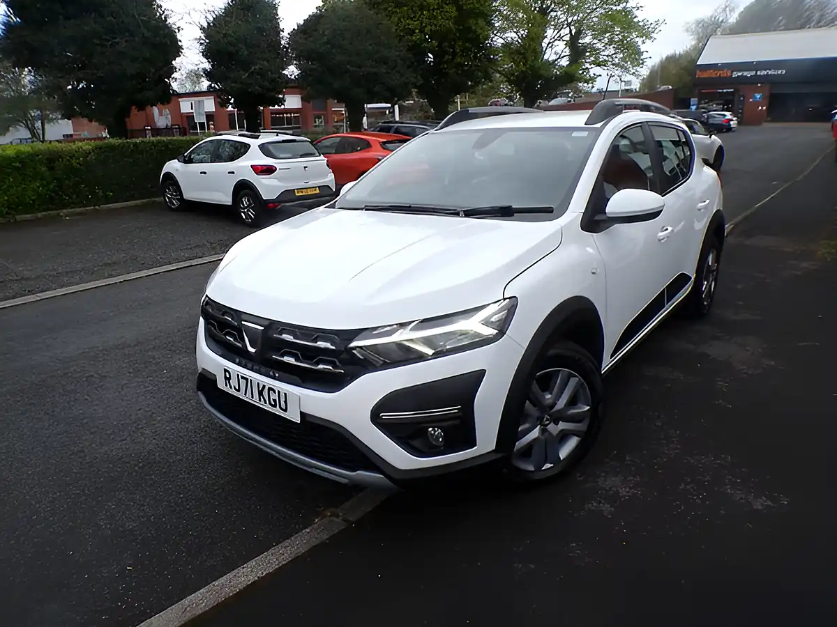 Used 2022 Dacia Sandero Stepway Comfort White - Interior and Exterior details 3