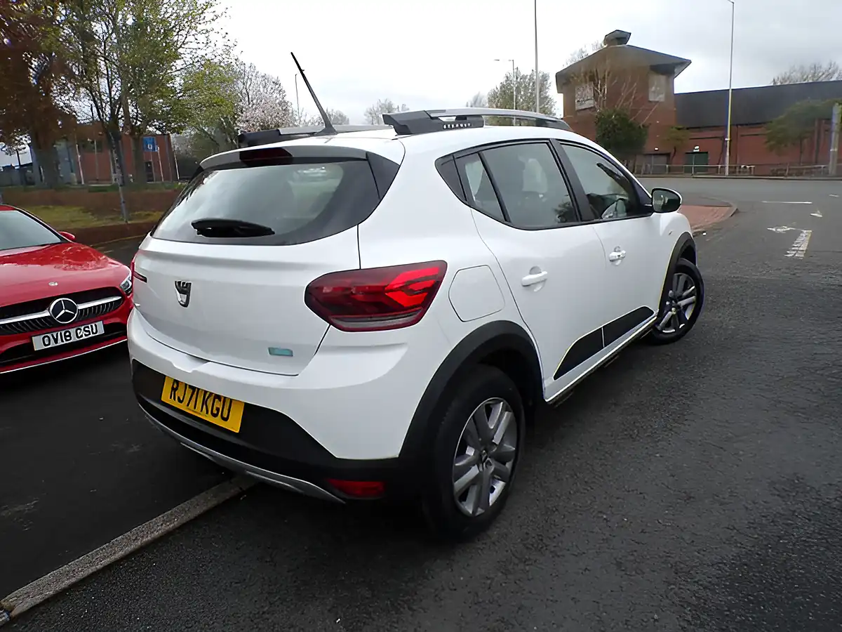 Used 2022 Dacia Sandero Stepway Comfort White - Interior and Exterior details 4