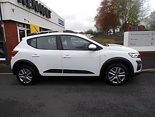Used 2022 Dacia Sandero Stepway Comfort White - Interior and Exterior details 5