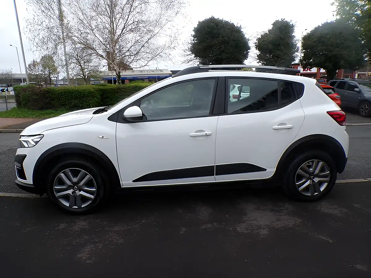 Used 2022 Dacia Sandero Stepway Comfort White - Interior and Exterior details 8