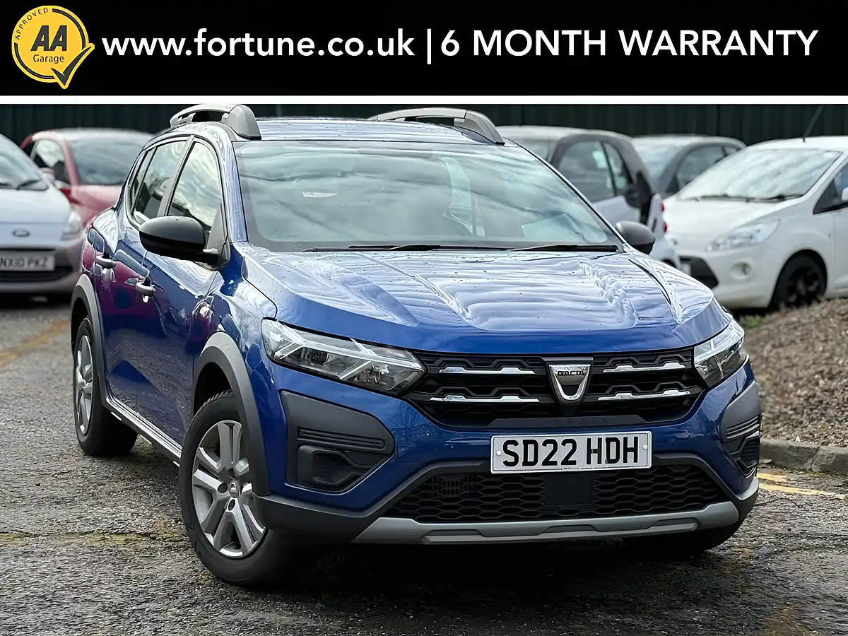 Used 2022 Dacia Sandero Stepway Essential Blue - Front View
