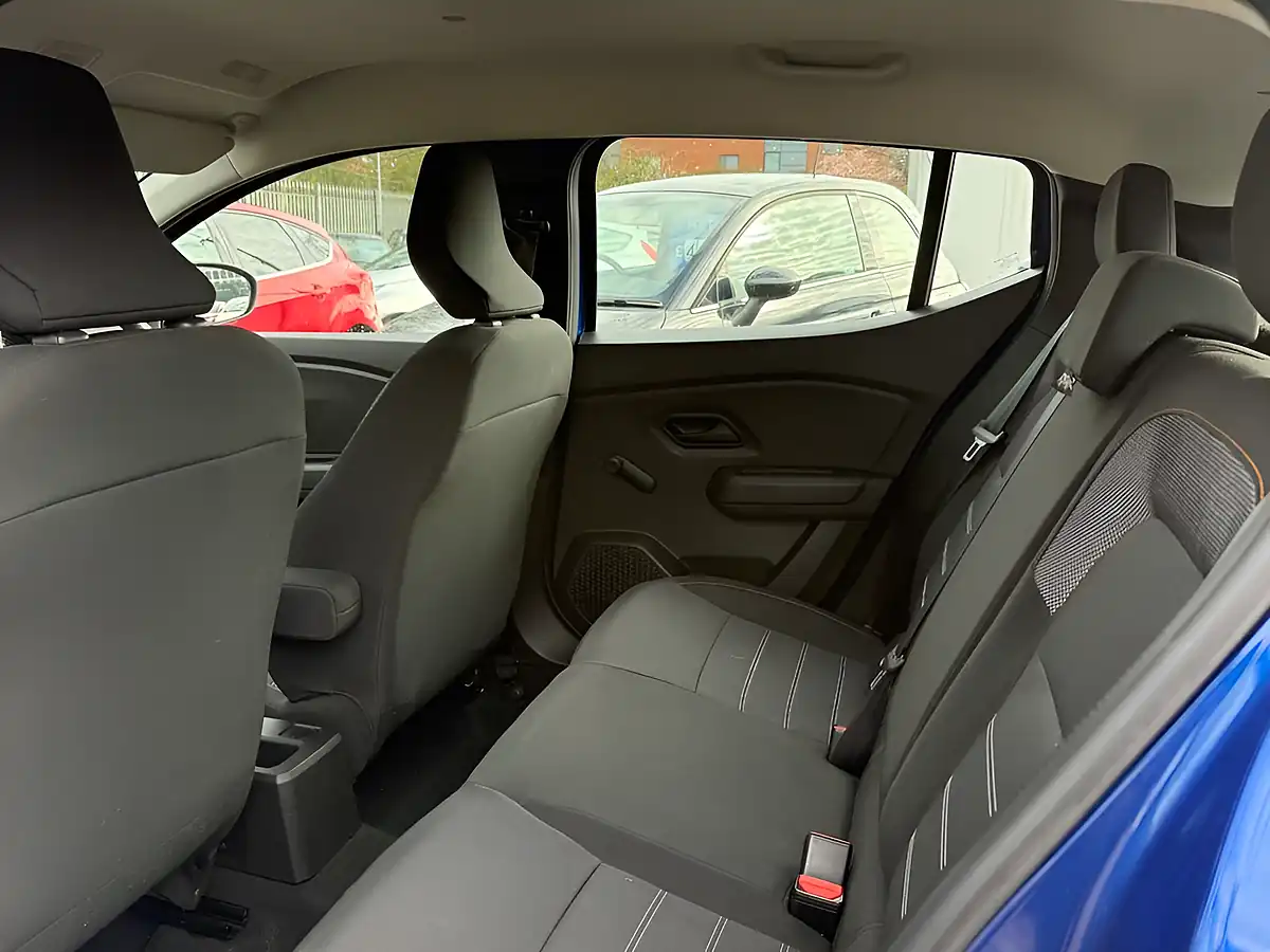 Used 2022 Dacia Sandero Stepway Essential Blue - Interior and Exterior details 11