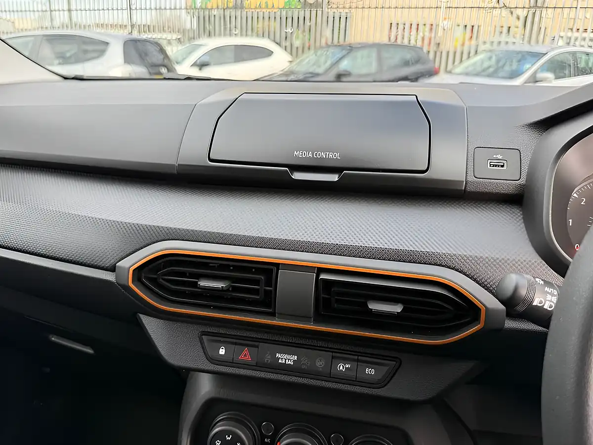 Used 2022 Dacia Sandero Stepway Essential Blue - Interior and Exterior details 13