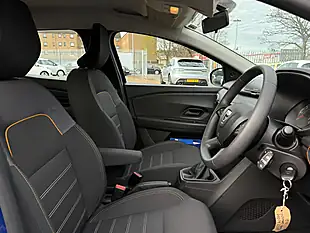 Used 2022 Dacia Sandero Stepway Essential Blue - Interior and Exterior details 7