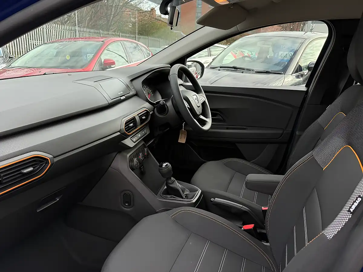 Used 2022 Dacia Sandero Stepway Essential Blue - Interior and Exterior details 8