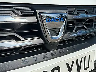 Used 2022 Dacia Sandero Stepway Essential Glacier White - Interior and Exterior details 10