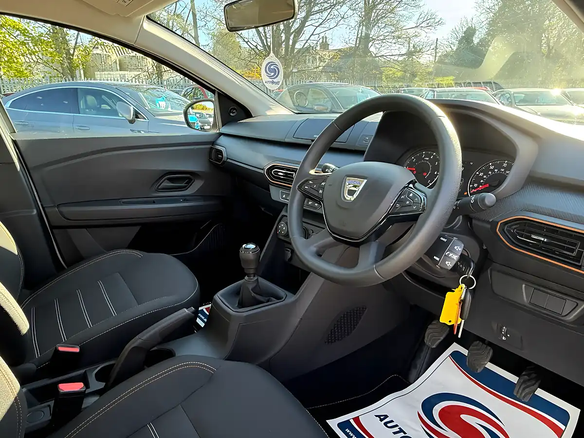 Used 2022 Dacia Sandero Stepway Essential Glacier White - Interior and Exterior details 14
