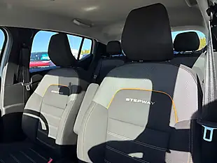 Used 2022 Dacia Sandero Stepway Essential Glacier White - Interior and Exterior details 17