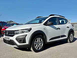 Used 2022 Dacia Sandero Stepway Essential Glacier White - Interior and Exterior details 3