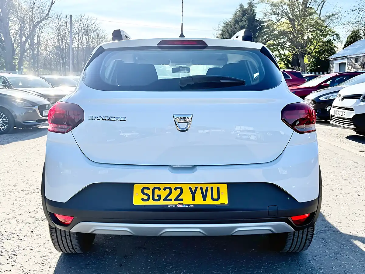 Used 2022 Dacia Sandero Stepway Essential Glacier White - Interior and Exterior details 6