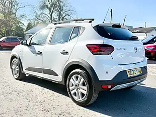 Used 2022 Dacia Sandero Stepway Essential Glacier White - Interior and Exterior details 7