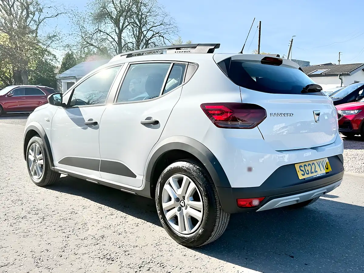 Used 2022 Dacia Sandero Stepway Essential Glacier White - Interior and Exterior details 7