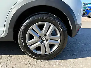 Used 2022 Dacia Sandero Stepway Essential Glacier White - Interior and Exterior details 8