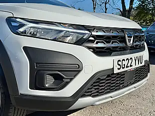 Used 2022 Dacia Sandero Stepway Essential Glacier White - Interior and Exterior details 9