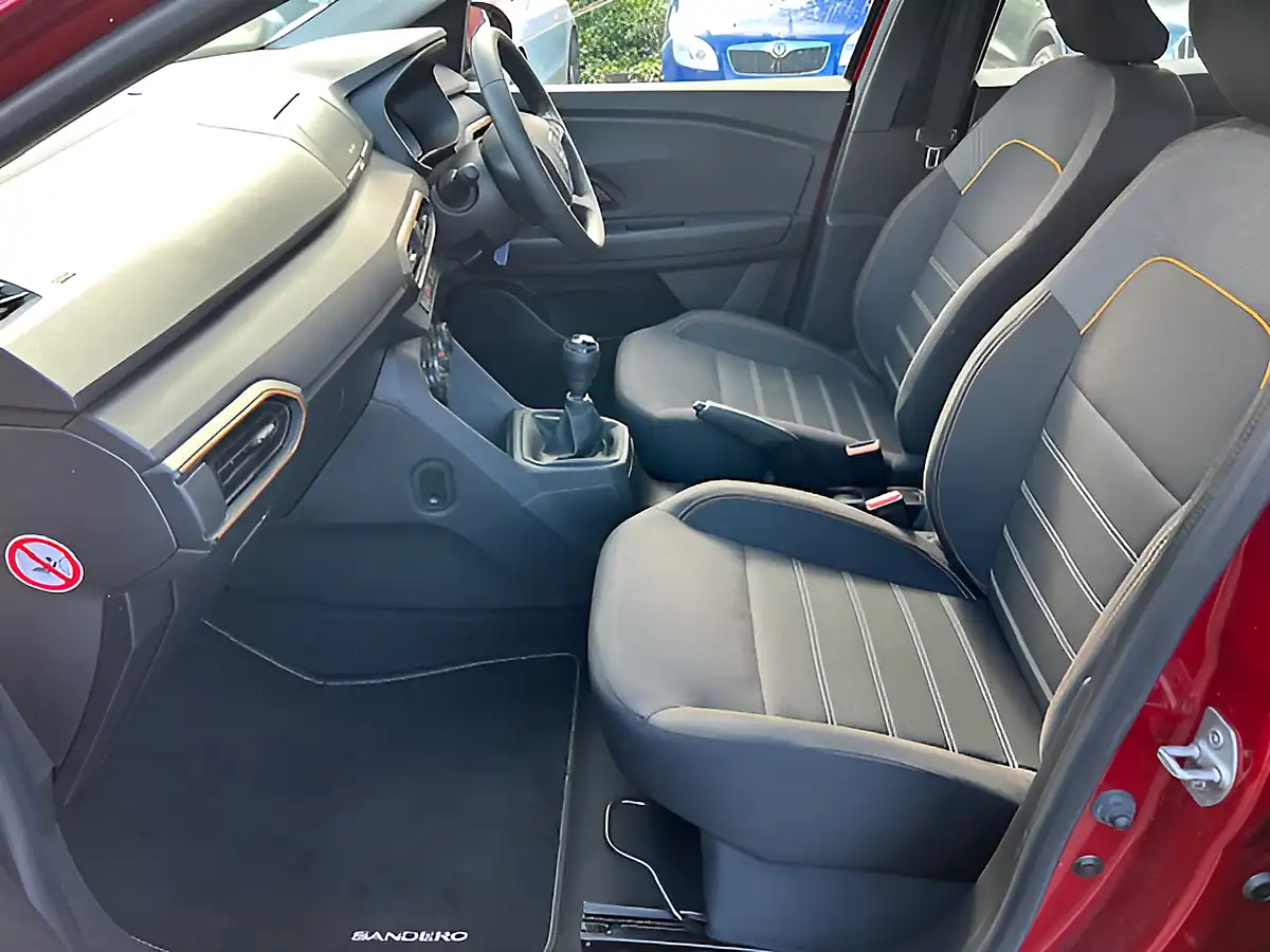 Used 2022 Dacia Sandero Stepway Essential Red - Interior and Exterior details 3