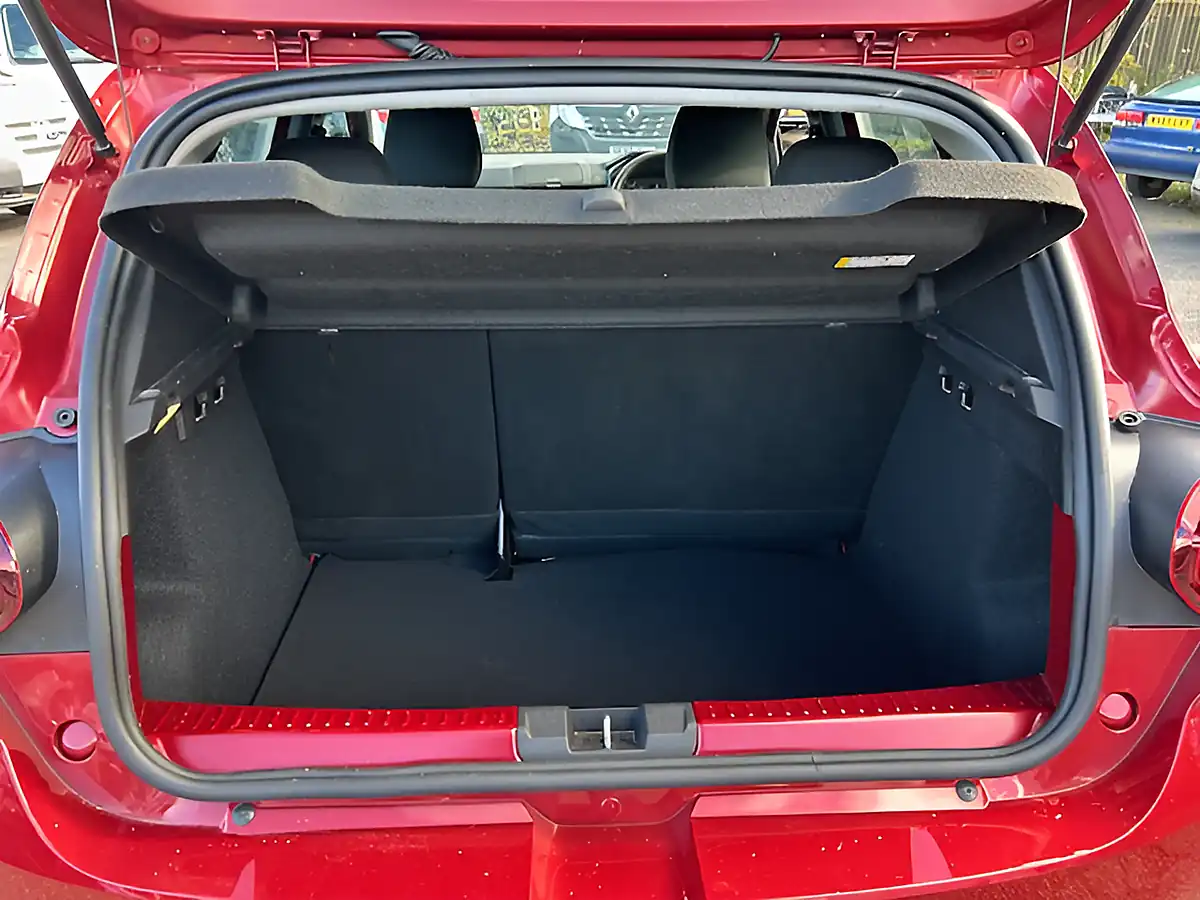 Used 2022 Dacia Sandero Stepway Essential Red - Interior and Exterior details 5