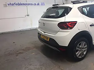 Used 2022 Dacia Sandero Stepway Essential White - Interior and Exterior details 11