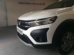 Used 2022 Dacia Sandero Stepway Essential White - Interior and Exterior details 13