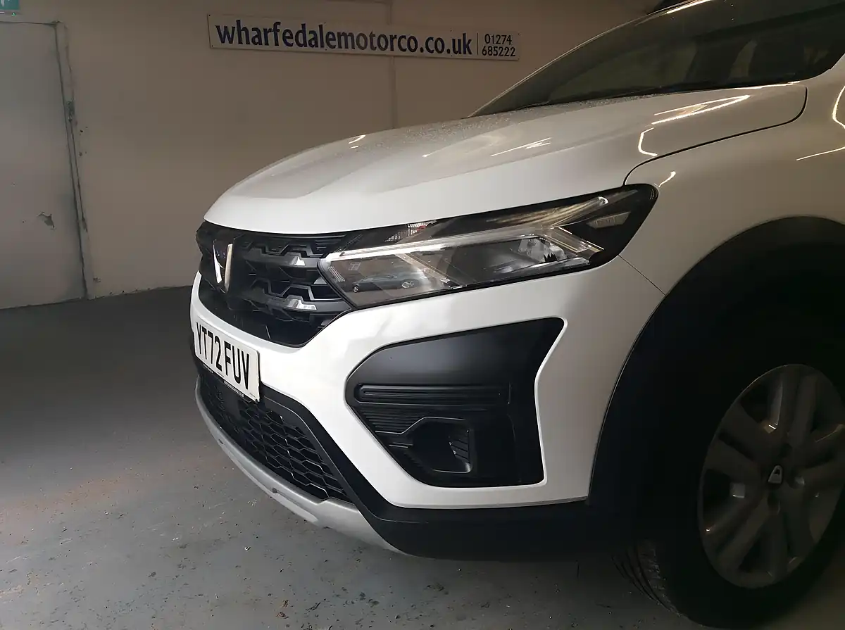 Used 2022 Dacia Sandero Stepway Essential White - Interior and Exterior details 13