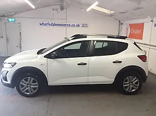 Used 2022 Dacia Sandero Stepway Essential White - Interior and Exterior details 2