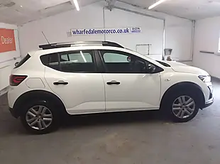 Used 2022 Dacia Sandero Stepway Essential White - Interior and Exterior details 5