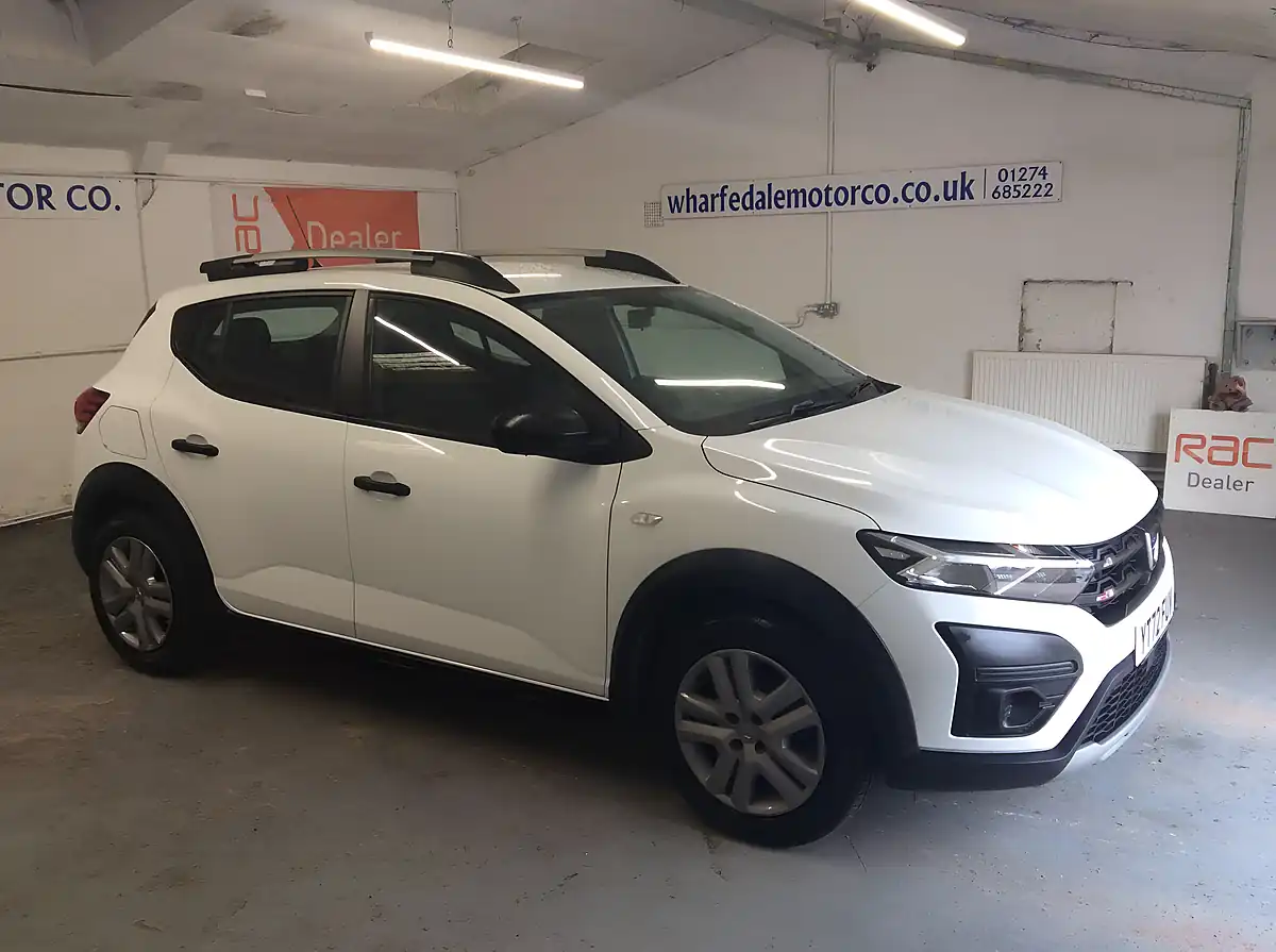 Used 2022 Dacia Sandero Stepway Essential White - Interior and Exterior details 6