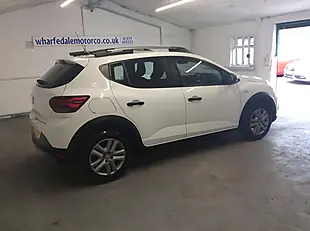Used 2022 Dacia Sandero Stepway Essential White - Interior and Exterior details 7