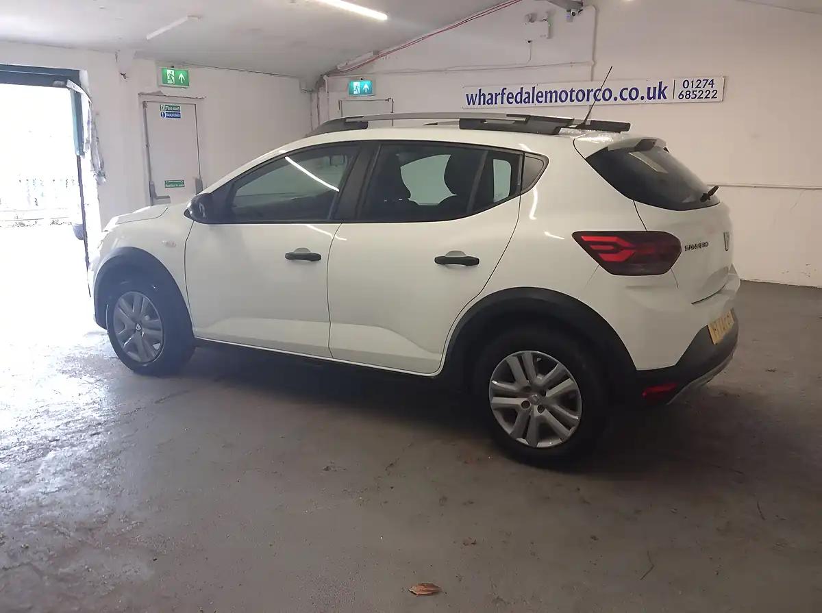Used 2022 Dacia Sandero Stepway Essential White - Interior and Exterior details 8