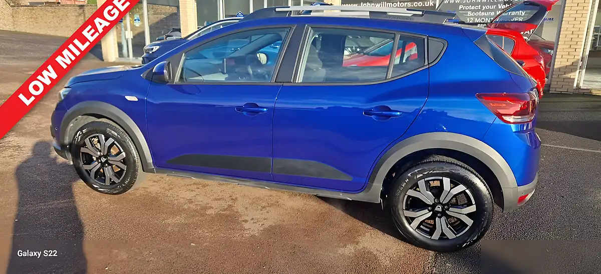 Used 2022 Dacia Sandero Stepway Prestige Blue - Interior and Exterior details 3
