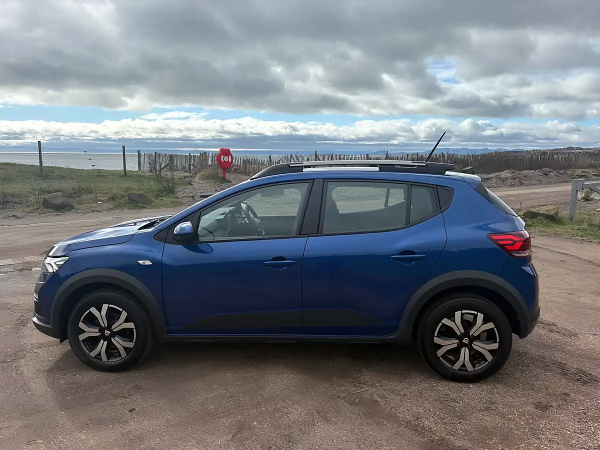 Used 2022 Dacia Sandero Stepway Prestige Iron Blue - Interior and Exterior details 15