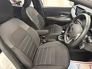 Used 2022 Dacia Sandero Stepway Stepway Comfort White - Interior and Exterior details 12