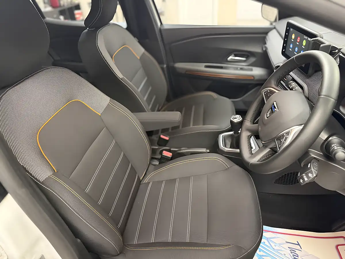 Used 2022 Dacia Sandero Stepway Stepway Comfort White - Interior and Exterior details 12