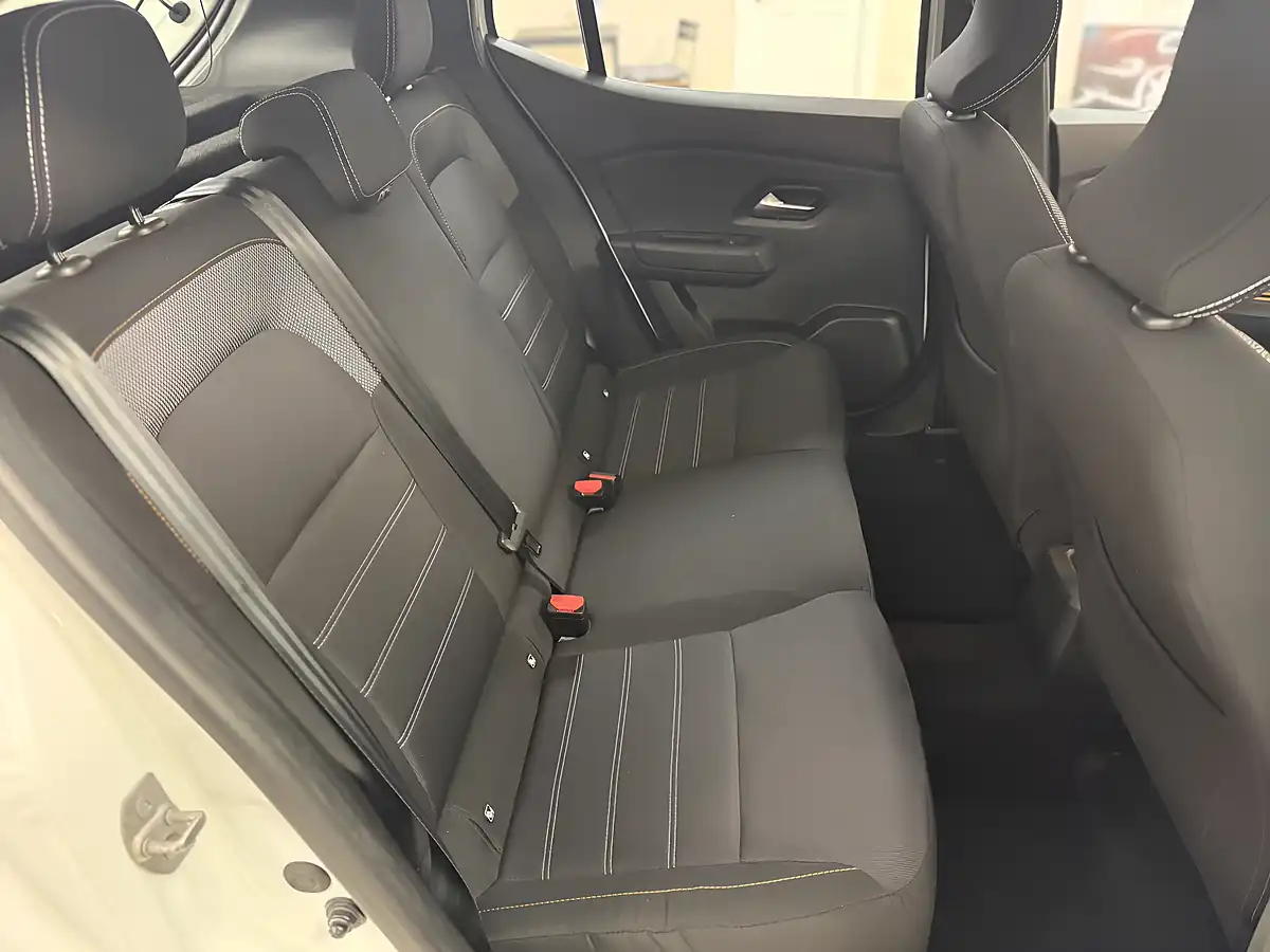 Used 2022 Dacia Sandero Stepway Stepway Comfort White - Interior and Exterior details 14
