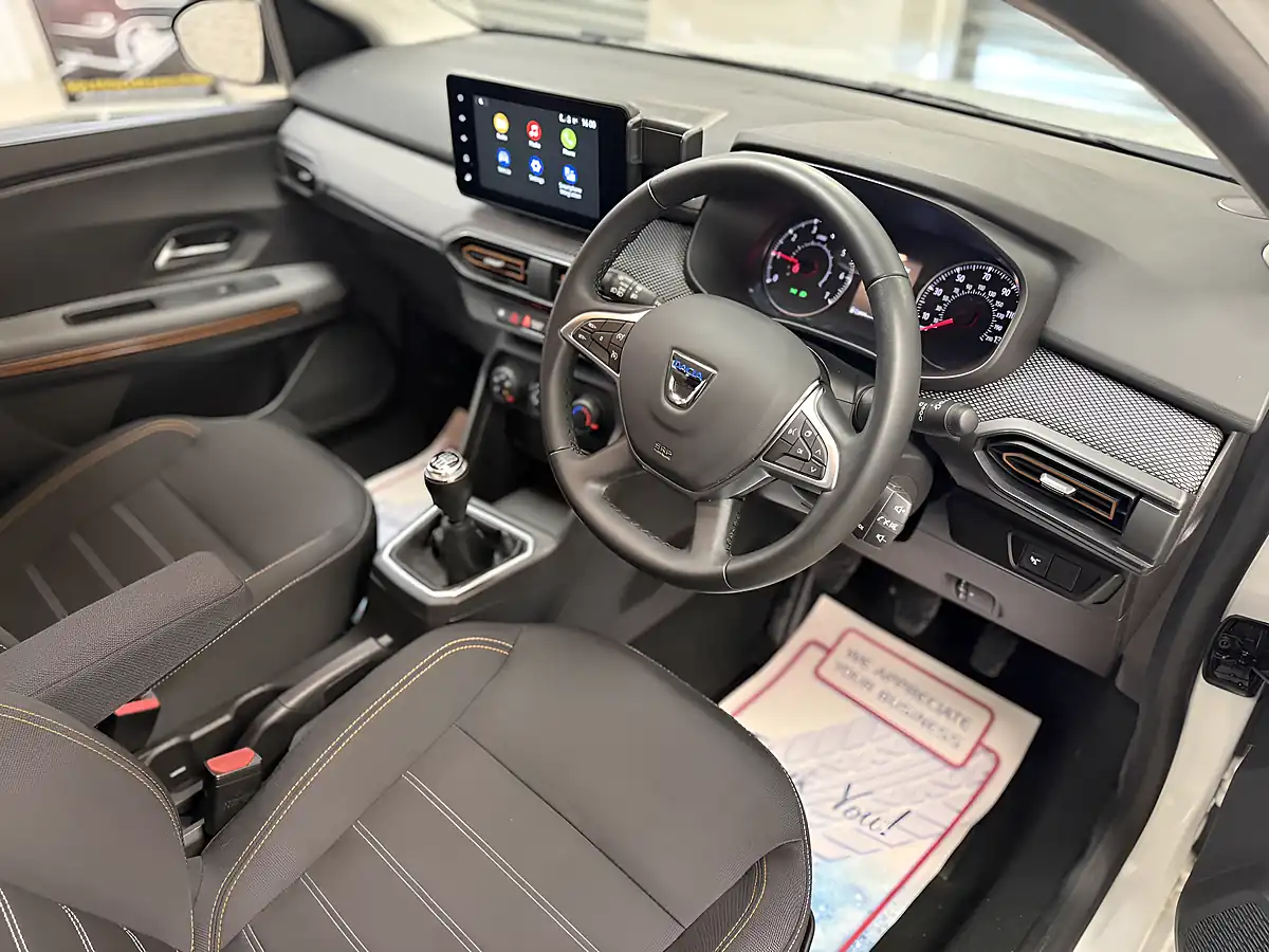 Used 2022 Dacia Sandero Stepway Stepway Comfort White - Interior and Exterior details 4