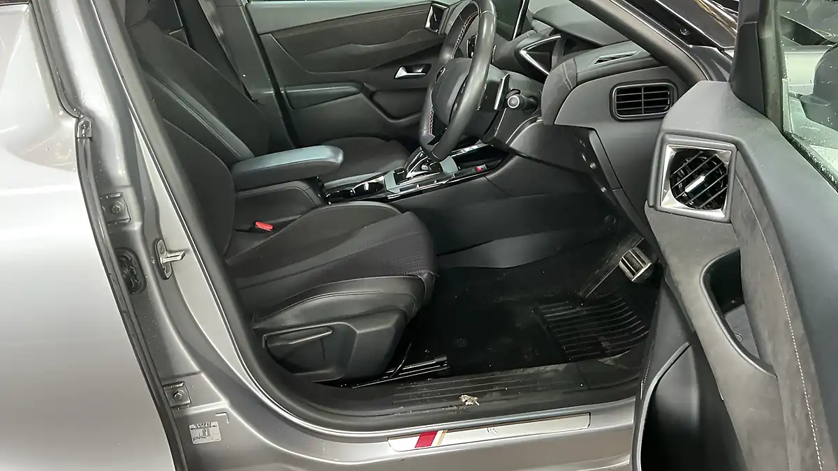 Used 2022 DS Automobiles DS 3 Performance Line + Grey - Interior and Exterior details 8