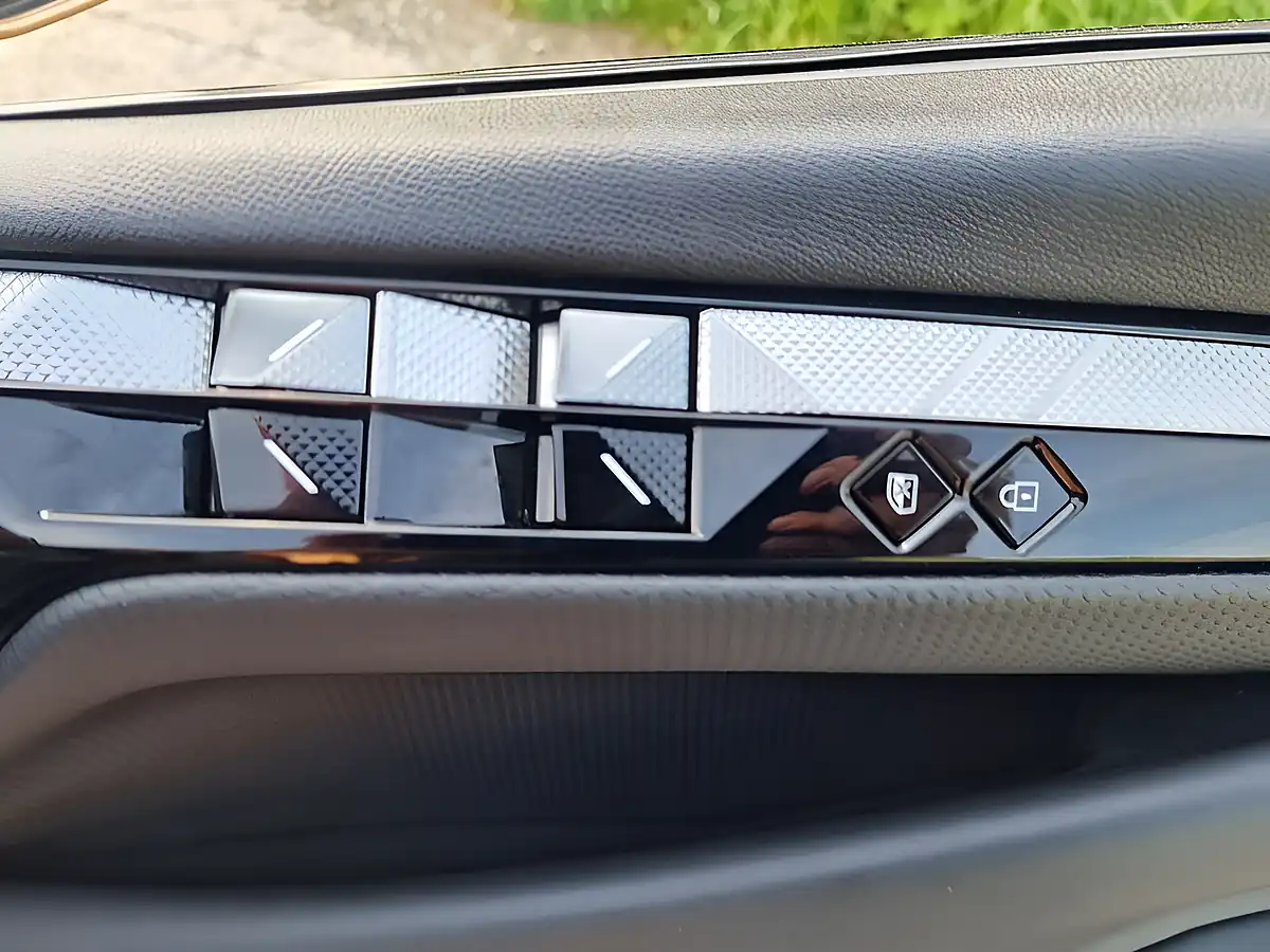 Used 2022 DS Automobiles DS 4 Cross Rivoli Gold - Interior and Exterior details 16