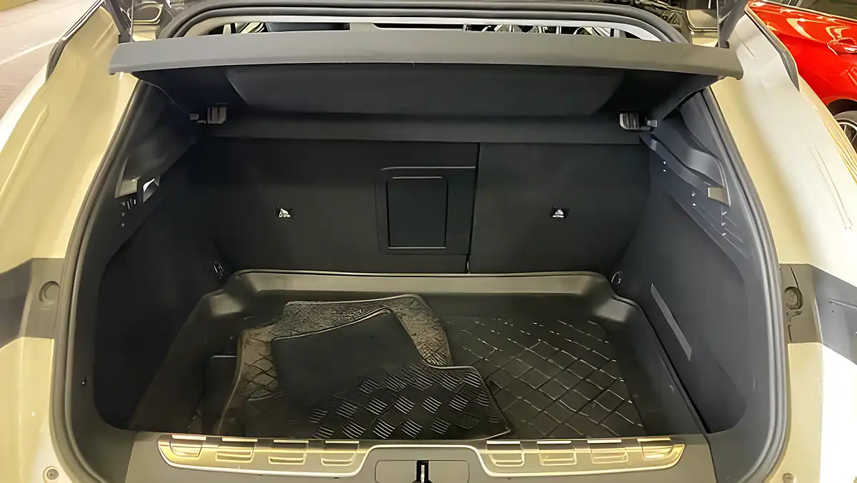 Used 2022 DS Automobiles DS 4 Rivoli White - Interior and Exterior details 9