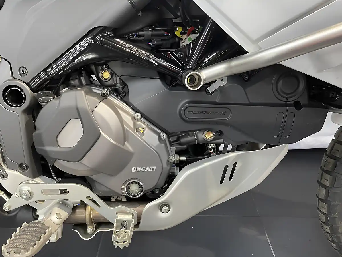 Used 2022 Ducati Desert-X Star White Silk - Interior and Exterior details 9