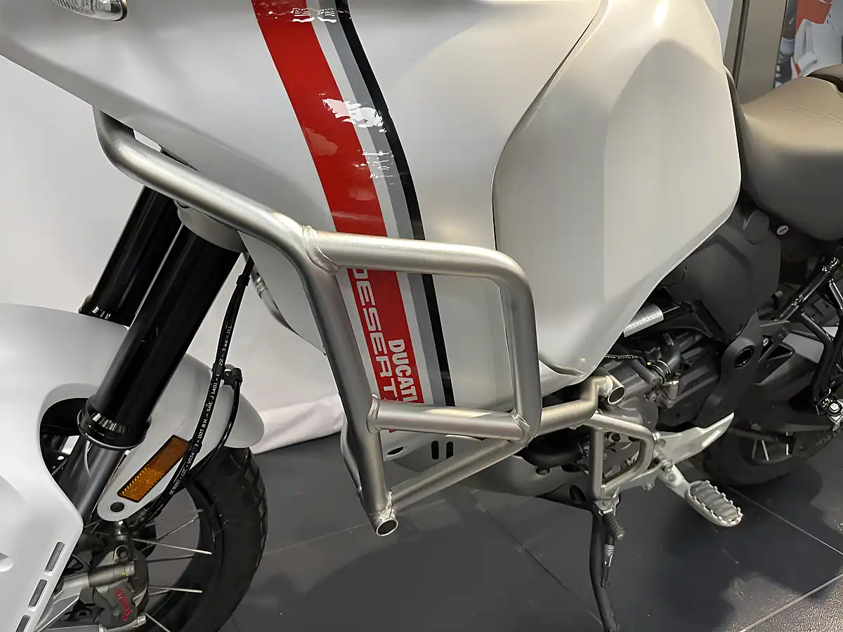 Used 2022 Ducati Desertx Star White Silk - Interior and Exterior details 5