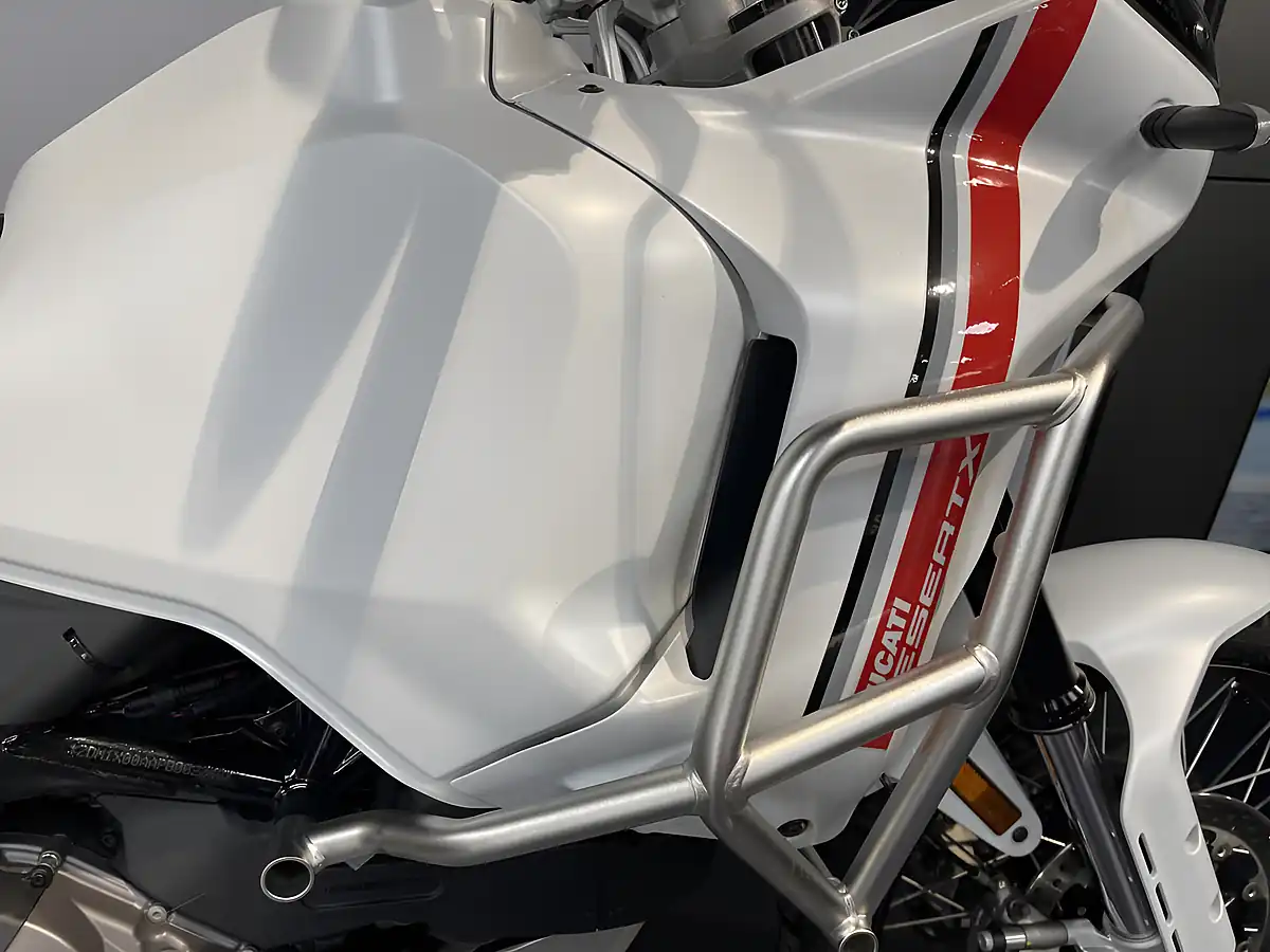 Used 2022 Ducati Desertx Star White Silk - Interior and Exterior details 7
