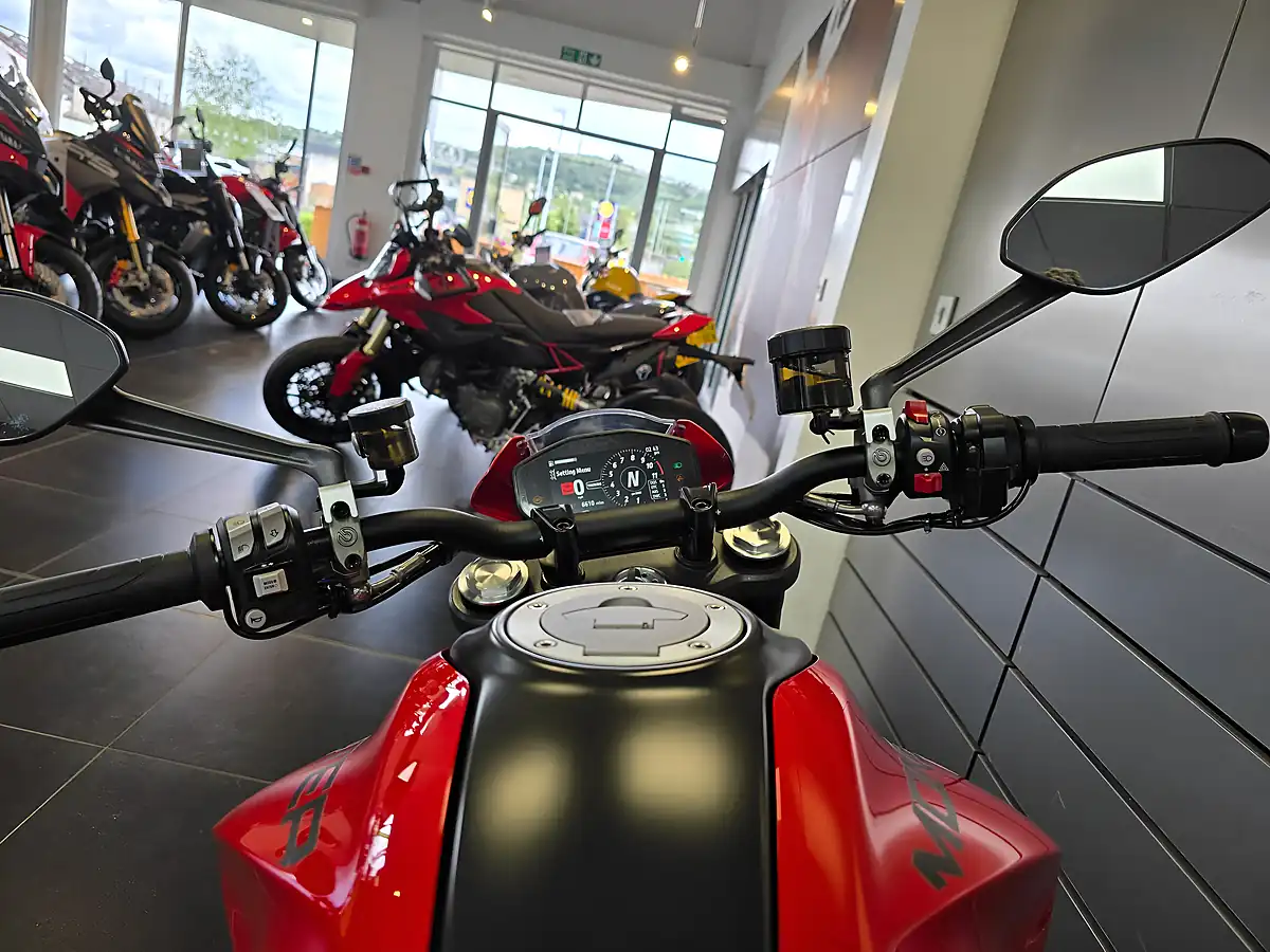 Used 2022 Ducati Monster 937 Plus Red - Interior and Exterior details 19