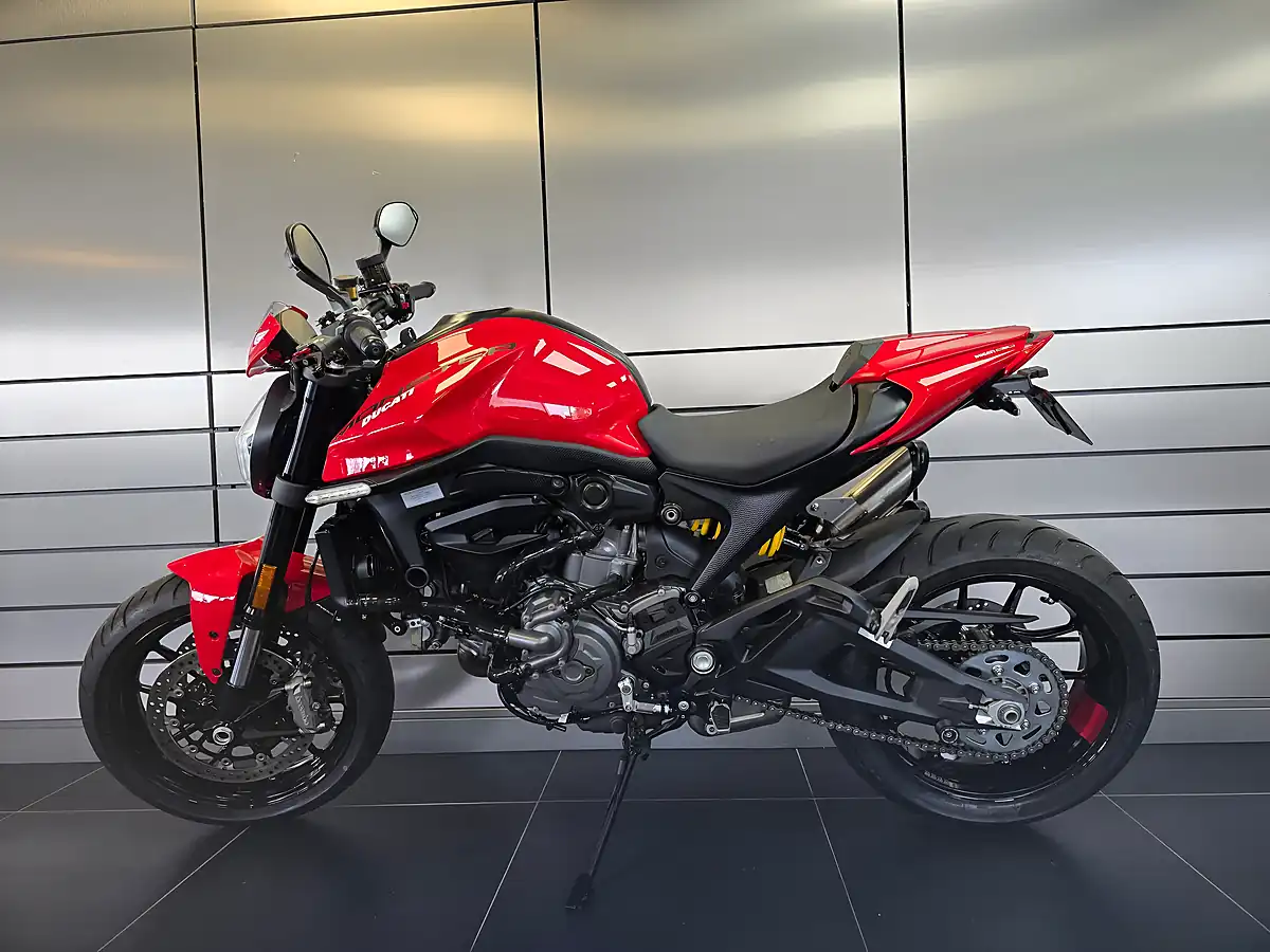 Used 2022 Ducati Monster 937 Plus Red - Interior and Exterior details 9