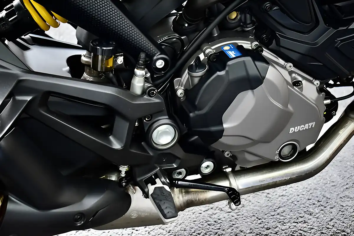 Used 2022 Ducati Monster 937 Plus Red - Interior and Exterior details 15